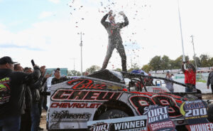 Mat Williamson celebrates third Super DIRT Week win